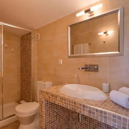 Villa Sleeps 8 Pool Air Con T480239