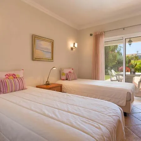 Sleeps 8 Pool Air Con T480239 * Vale do Lobo