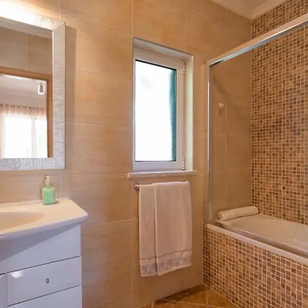 Sleeps 8 Pool Air Con T480239 *
